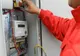 Prinşi cu branşamente ilegale la reţeaua de energie electrică!