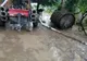 Curți inundate, acoperișuri luate de vânt, în Argeș