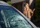 INCIDENT ÎNTRADEVAR ÎNGRIJORĂTOR ÎN PITEȘTI: GEAMUL AUTOTURISMULUI SPART DE UN ALT ȘOFER