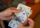 Bonus de până la 40% la salariu, dar nu pentru oricine. Guvernul schimbă regulile pentru unii angajați: nu ai perfomanță, nu primești bani în plus
