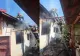 Femeie găsită inconștientă într-o casă cuprinsă de flăcări în Argeș. Pompierii au salvat-o în ultima clipă